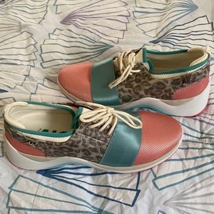Anne Klein AK Sport The Daddy Leopard Lace Up Sneakers Size 9.5 Like New W/O Box